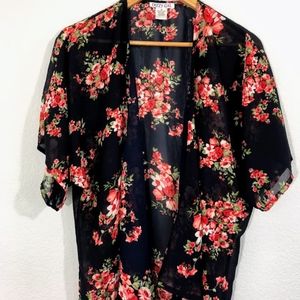 ⬇️$18 Dizzy Gal kimono sheer floral print size M